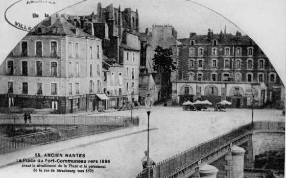 Ancien Nantes : la place du Port Communeau vers 1866
