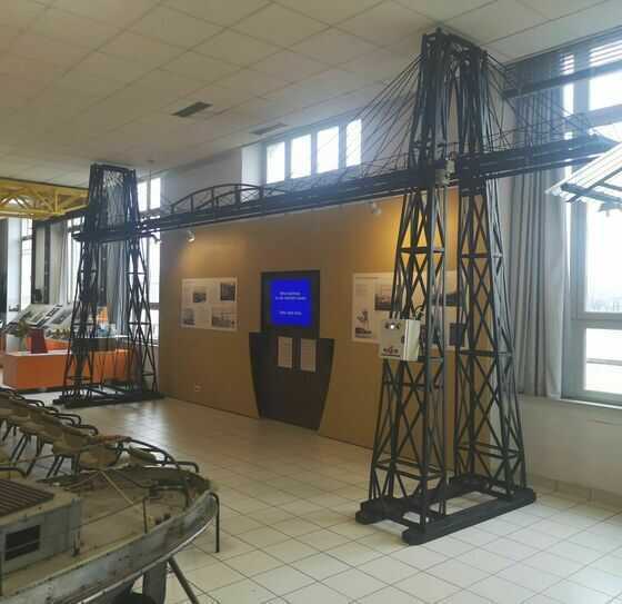 Maquette du Pont transbordeur présente la Maison des Hommes et des Techniques