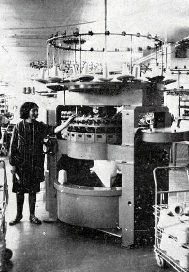 Fabrique des bobines de fil dans l’usine Tricosa