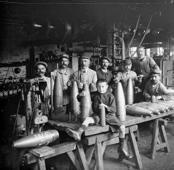 Tournage des obus de 155 à l'usine Libaudière et Maufra