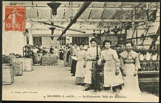 Vue de la salle des bobinoirs dans une cotonnerie à Salbris (Loir-et-Cher)