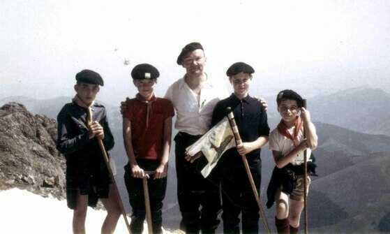 Photographie souvenir d’une excursion au sommet du pic de Montfaucon