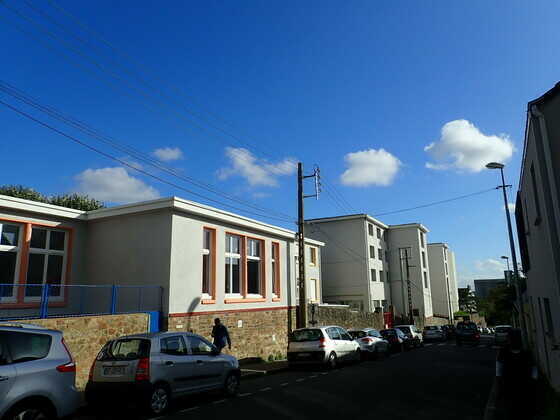 Groupe scolaire du Plessis-Cellier vu de la rue