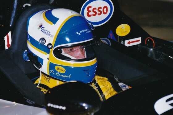 Vue de Patrice Roussel dans sa voiture, lors des 24 heures du Mans en 2005