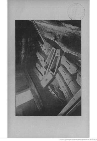 Sarcophages anciens découverts en 1922