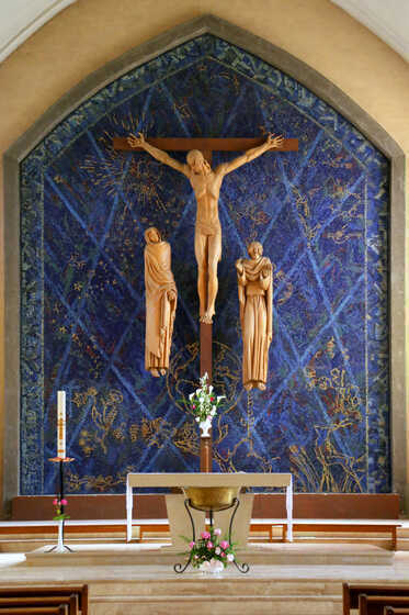 Vue du Calvaire de l’église Saint-Félix sculpté par Raymond Delamarre