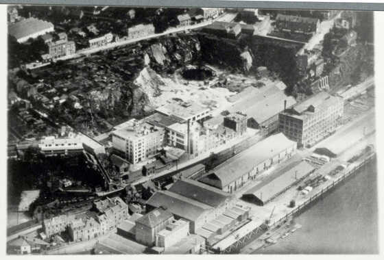 Vue aérienne des Moulins de la Loire réhabilités en bureaux sur le quai Saint-Louis