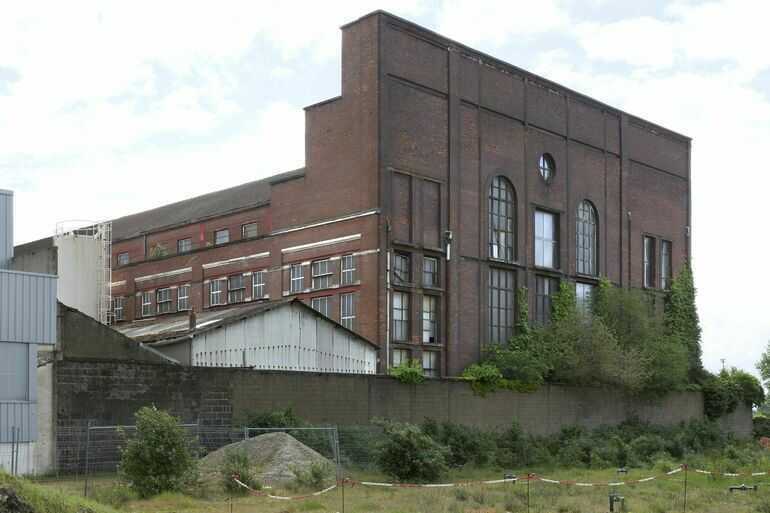 Façade ouest de la grande halle
